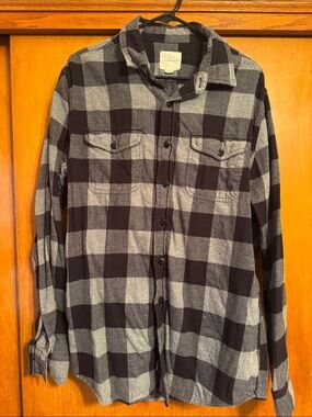 American Eagle Outfitters Black and Gray Plaid Button-Up Shirt